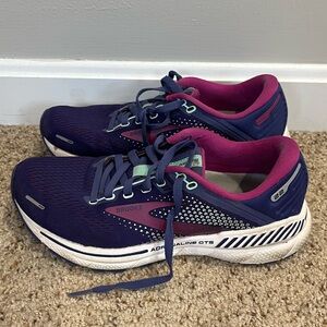 Brooks adrenaline GTS 22, women’s 6.5